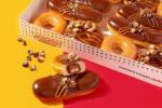 Krispy Kreme julkisti juuri kolme Twix-munkkia, ja yksi on täytetty täysikokoisella karkkipatukkalla