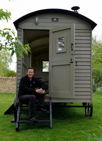 Entinen pääministeri David Cameron ostaa suunnittelijapuutarha-aidan - paimenen kota -, jonka uskotaan olevan 25 000 puntaa arvoinen