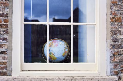 Maapallo, maailmankartta, ikkunalaudalla