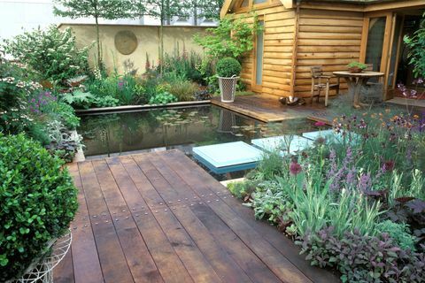 Auta ikääntyneessä puutarhasuunnittelussa, jonka on kirjoittanut Mark Gregory, Chelsea Flower Show 2003