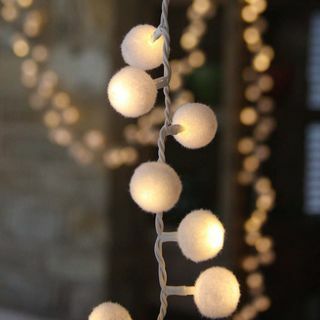 Valkoiset Pompom String Lights