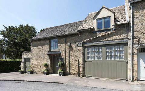 Vanha paloasema - ulkopuoli - Cotswolds - Savills