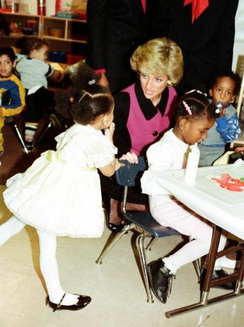 epfccd prinsessa diana vierailee päiväkodissa New Yorkissa vierailun aikana Yhdysvalloissa 2. helmikuuta 1989