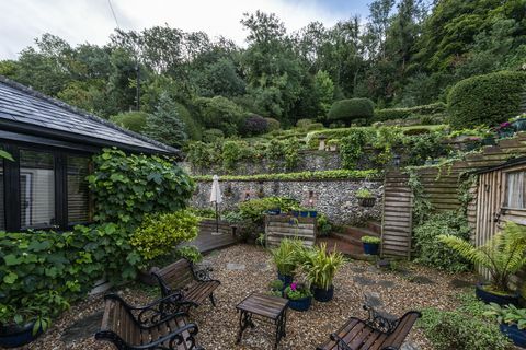 kaunis mökki myytävänä Milton Abbasin kylän sydämessä, Dorset