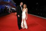 Katso Jennifer Lopezin ja Ben Affleckin punaisen maton debyytti Venetsian elokuvajuhlilla vuonna 2021