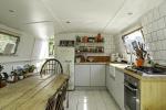 Eco Houseboat myytävänä Lontoossa jatkuvalla risteilyluvalla