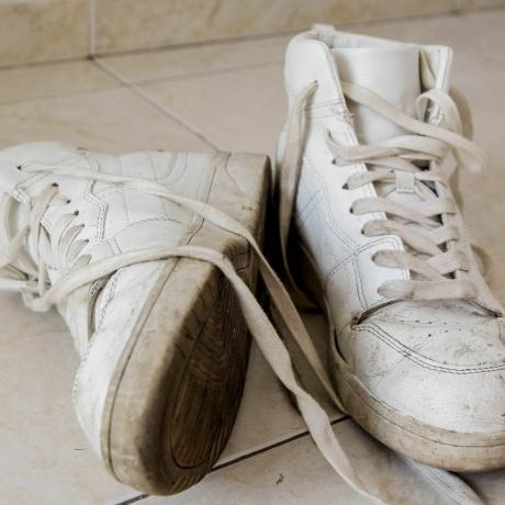 kuinka puhdistaa valkoiset kengät