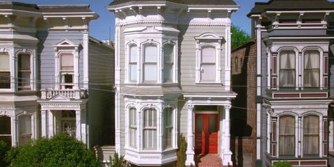 "täysi talo" ja "täysi talo" viktoriaaninen koti sijaitsee San Franciscossa, Kaliforniassa