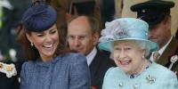 Kuningatar Elizabeth rikkoo kuninkaallista pukeutumiskoodia ensimmäistä kertaa 43 vuodessa