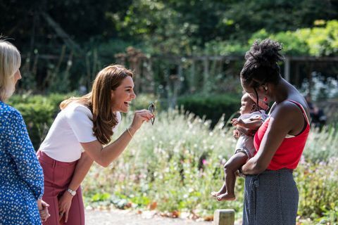 Cambridgen herttuatar tapaa perheitä ja keskeisiä organisaatioita keskustellakseen vanhempien hyvinvoinnista