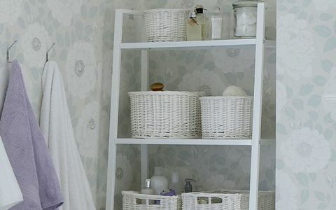 kylpyhuone-varastointi-hyllyt