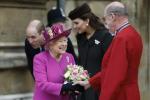Miksi kuningatar Elizabeth aina käyttää hanskoja