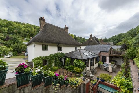 kaunis mökki myytävänä Milton Abbasin kylän sydämessä, Dorset