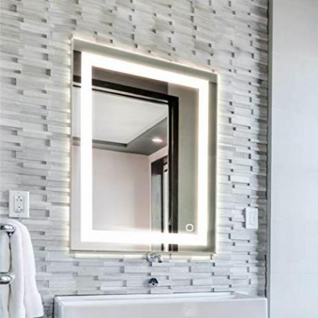 LED kylpyhuoneen peili