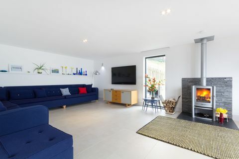 180 astetta sinistä - Cornwall - olohuone - Savills