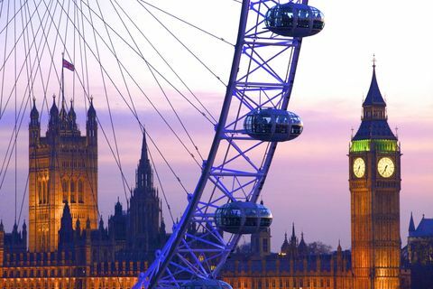 London Eye iltahämärässä Big Benin kanssa taustalla