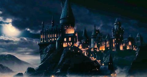 Tylypahkan linna, kuten Harry Potter -elokuvasarjassa nähdään