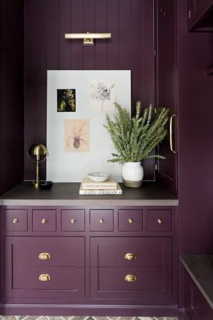 mudroom, violetit kaapit