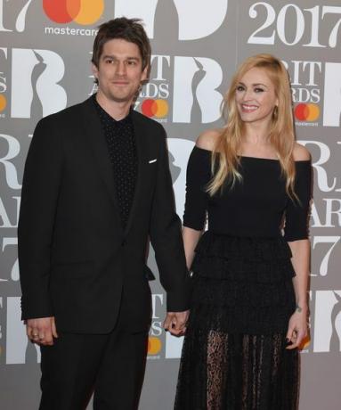 Jesse Wood ja Fearne Cotton osallistuvat BRIT Awards 2017 -tapahtumaan