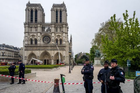 Pariisi arvioi vahingot Notre Dame Blazen seurauksena