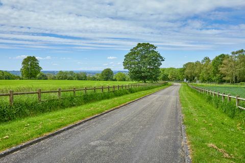 robbie williamsin maalaistalo, compton bassett talo, myytävänä Wiltshiressä