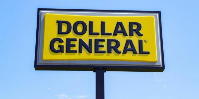 dollarin yleinen logo näkyy myymälässä lähellä Bloomsburgia