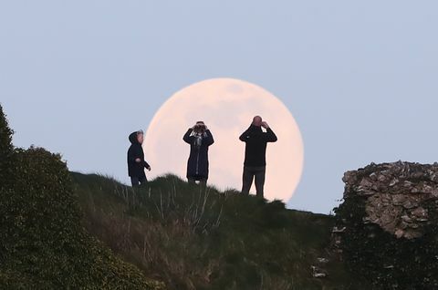 Vaaleanpunainen Supermoon